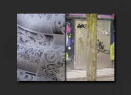 Ausschnitt aus zwei Seiten eines Künstlerbuches. Zu sehen sind zwei Fotografien. Links eine Detailsaufnahme eines Teppichs mit Graffiti-ähnlichem Muster. Rechts eine Aufnahme einer Metalltür mit Graffiti beschmiert. 